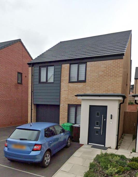 Private Room In A House With Parking In Lenton Nottingham Exteriör bild
